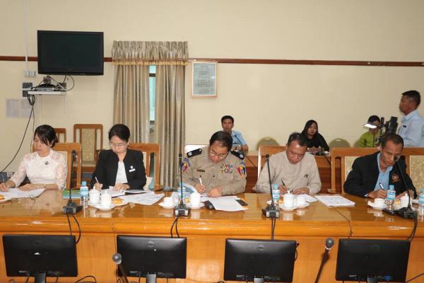 ျမန္မာႏိုင္ငံယွဥ္ၿပိဳင္မႈေကာ္မရွင္အဖြဲ႔၀င္မ်ားႏွင့္ ေကာ္မရွင္ရံုးမွတာ၀န္ရွိသူမ်ား